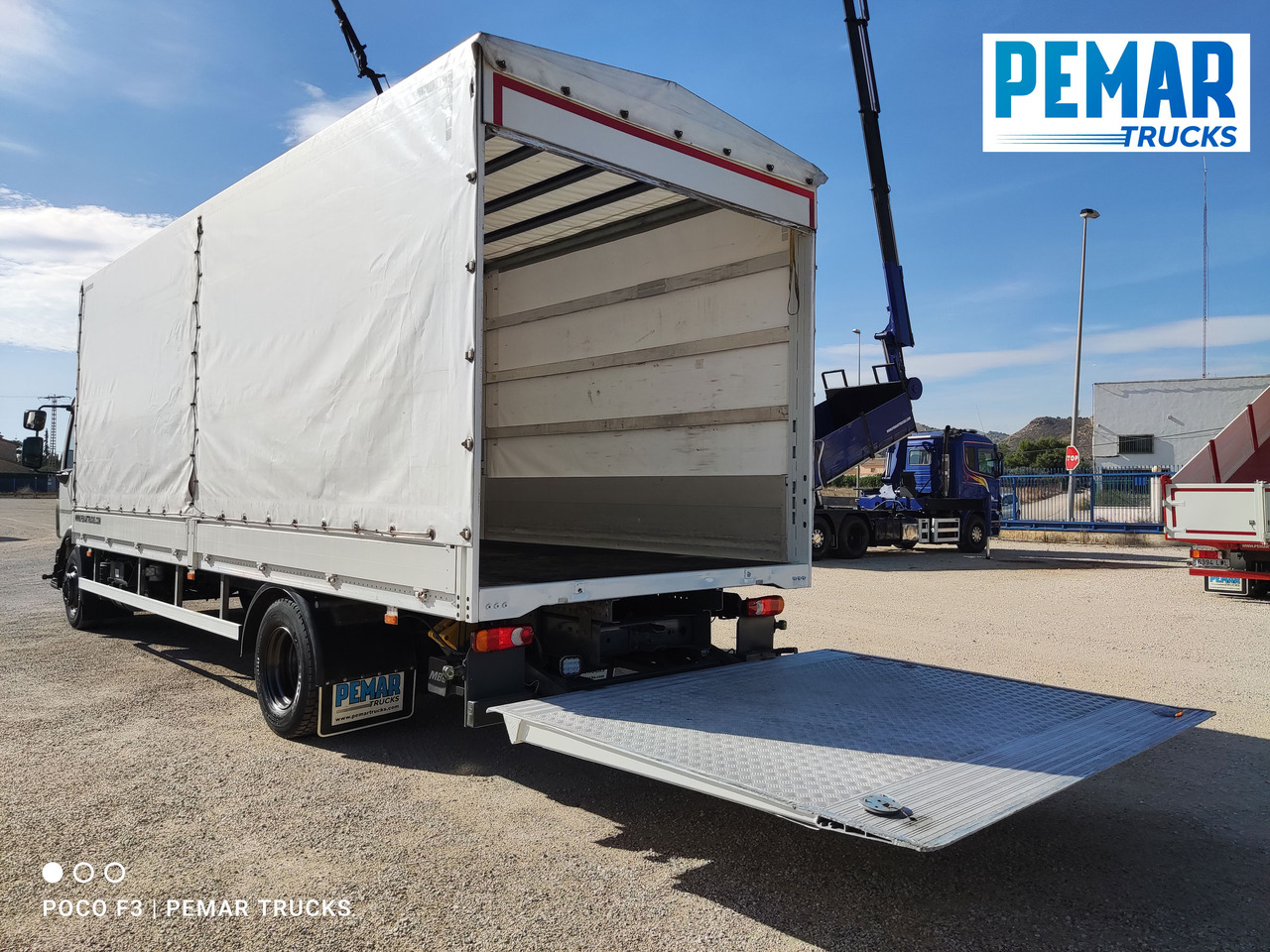 Photo d'intérieur 1: Camion à rideaux coulissants VOLVO FL 250 SEMITAUTLINER 16T Photo d'intérieur 1: Camion à rideaux coulissants VOLVO FL 250 SEMITAUTLINER 16T