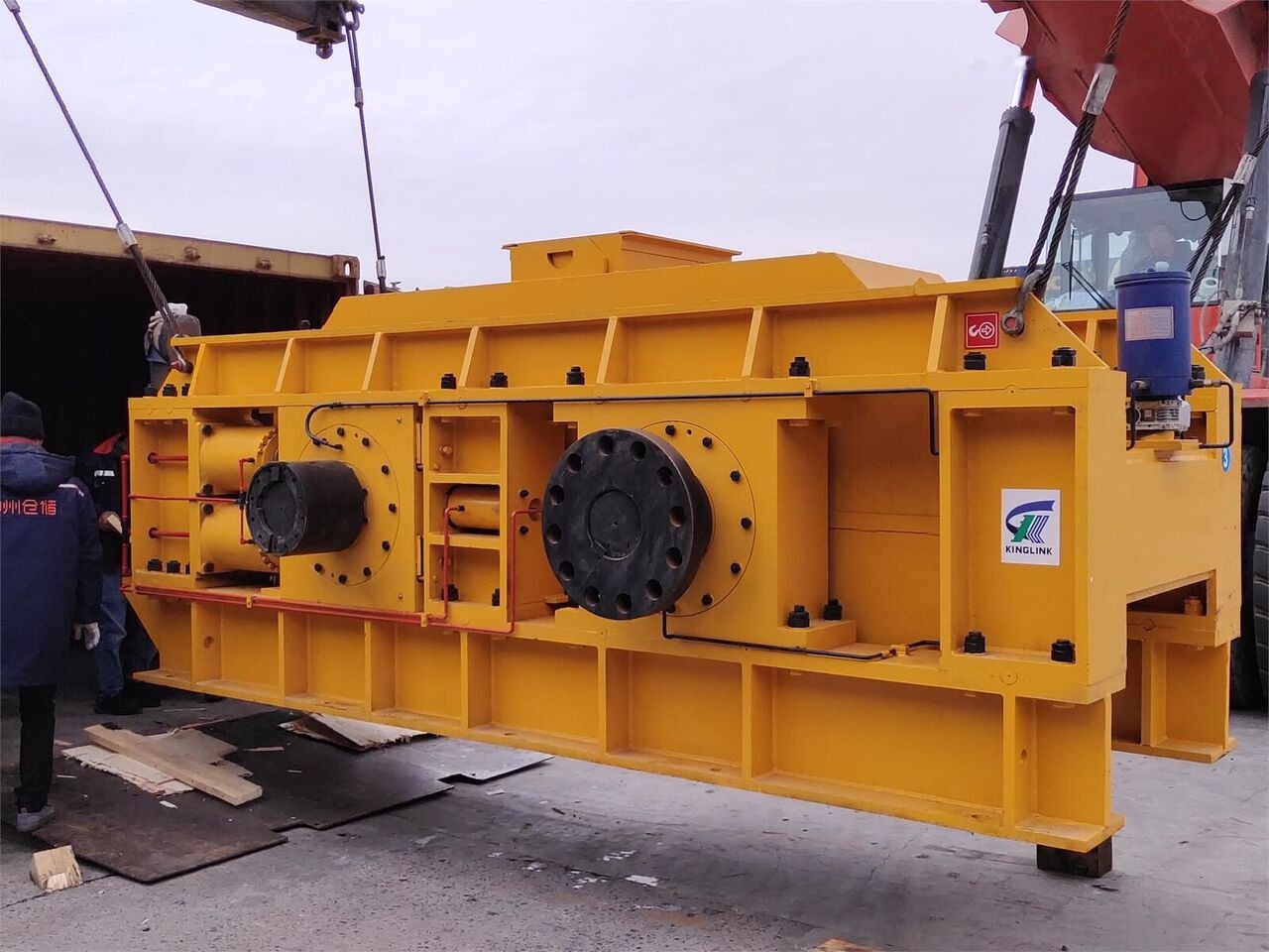 Kinglink KL2PGS1500 hydraulic roller crusher for sand making - Concasseur: photos 1 Kinglink KL2PGS1500 hydraulic roller crusher for sand making - Concasseur: photos 1