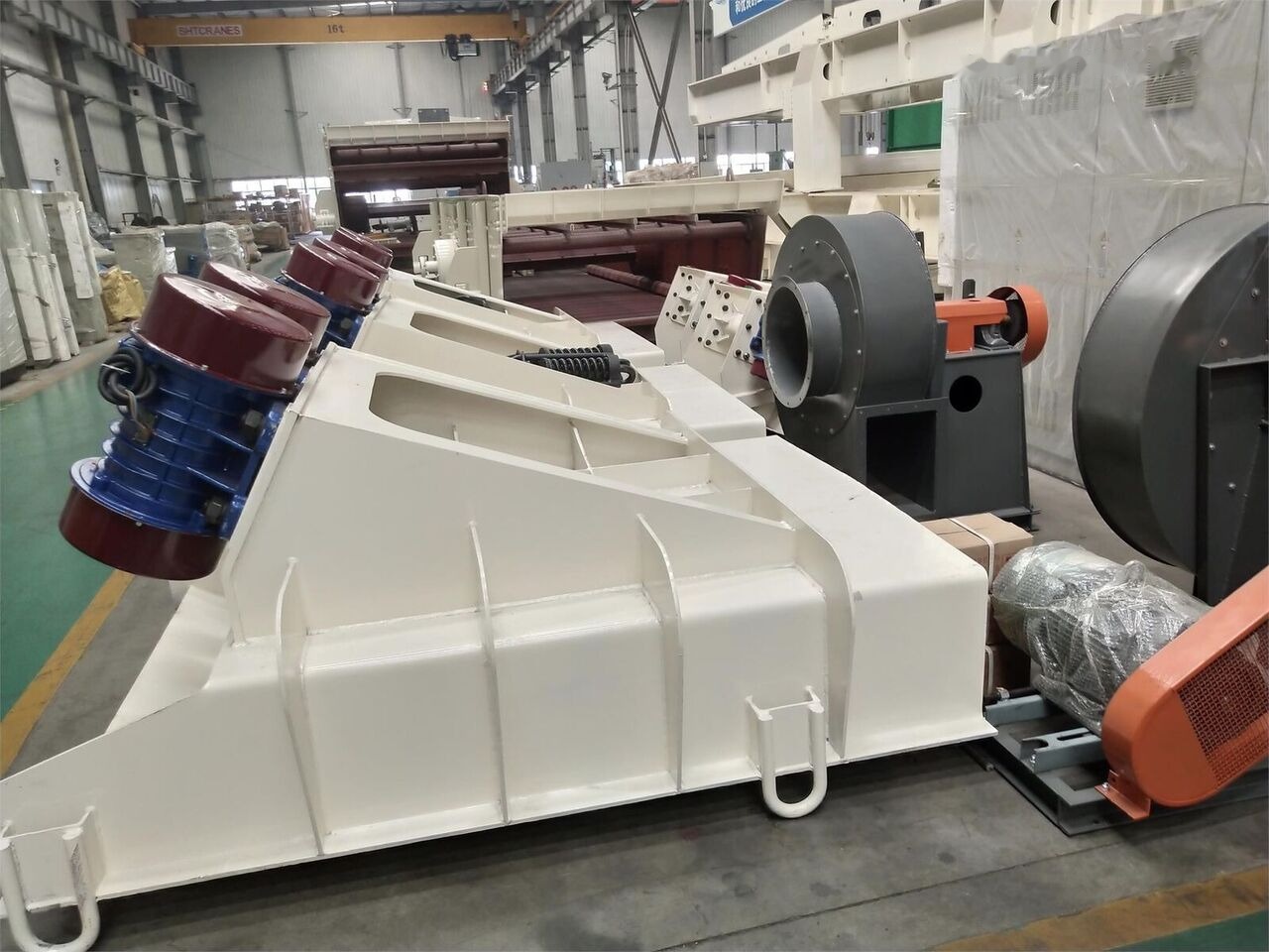 Kinglink Transit Hopper Pan Vibrating feeder GZG1012 - Machine d'exploitation minière: photos 4 Kinglink Transit Hopper Pan Vibrating feeder GZG1012 - Machine d'exploitation minière: photos 4