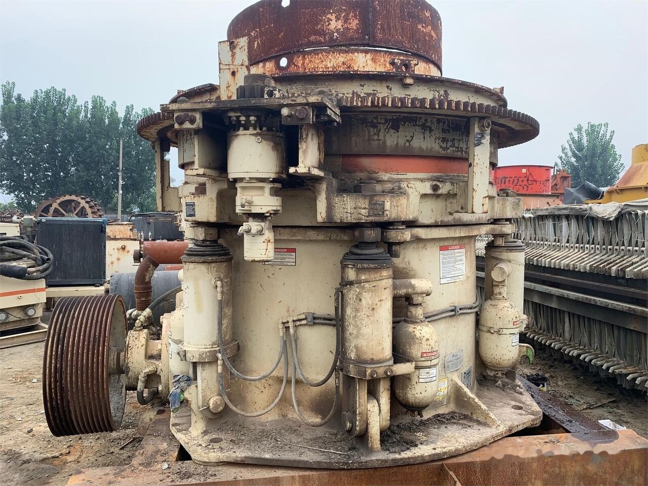 Metso HP400 Original Cone Crusher Used - Concasseur à cône: photos 1 Metso HP400 Original Cone Crusher Used - Concasseur à cône: photos 1