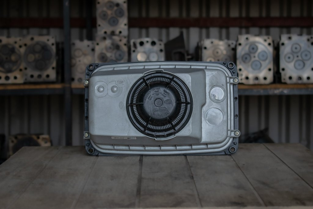 MAN HEADLIGHT SERIES II LEFT (DRIVER) - Lumière/ Éclairage pour Camion: photos 2 MAN HEADLIGHT SERIES II LEFT (DRIVER) - Lumière/ Éclairage pour Camion: photos 2