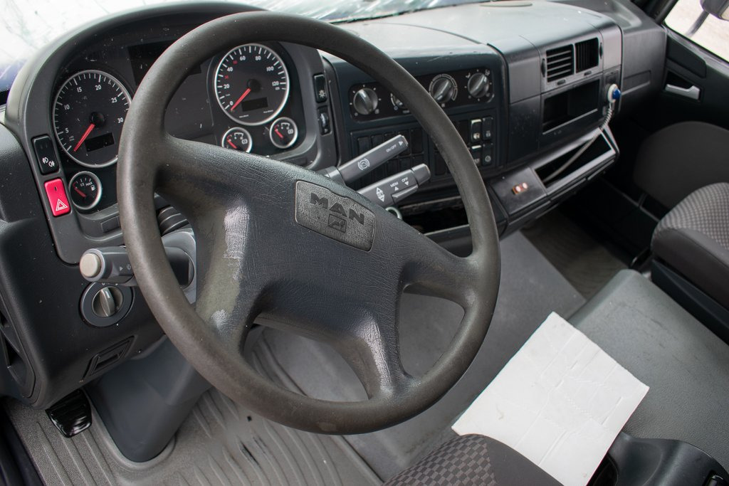 MAN TGL - Panel de instrumentos pour Camion: photos 1 MAN TGL - Panel de instrumentos pour Camion: photos 1