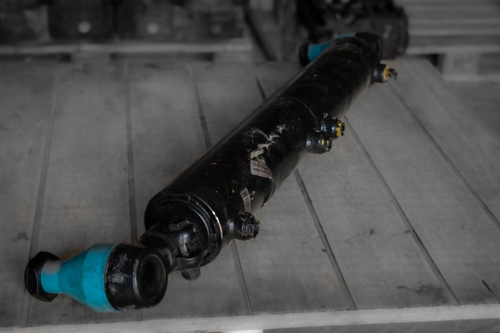 MERCEDES-BENZ ACTROS HYDRAULIC STEERING CYLINDER - Vérin hydraulique pour Camion: photos 2 MERCEDES-BENZ ACTROS HYDRAULIC STEERING CYLINDER - Vérin hydraulique pour Camion: photos 2