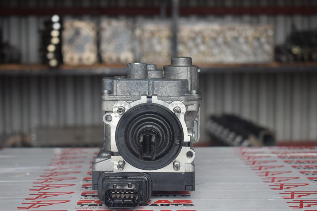 MERCEDES-BENZ BRAKE VALVE - 000 446 5936 - Valve de frein pour Camion: photos 2 MERCEDES-BENZ BRAKE VALVE - 000 446 5936 - Valve de frein pour Camion: photos 2