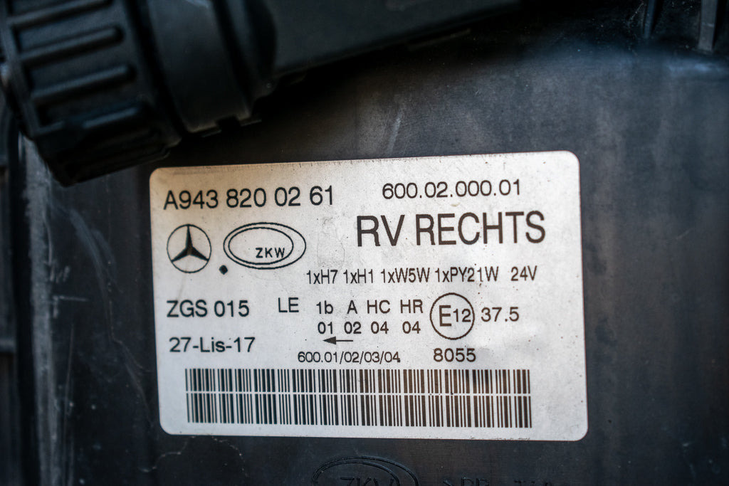 MERCEDES-BENZ FRONT LIGHT ACTROS MP II - PASSENGER - Lumière/ Éclairage pour Camion: photos 2 MERCEDES-BENZ FRONT LIGHT ACTROS MP II - PASSENGER - Lumière/ Éclairage pour Camion: photos 2