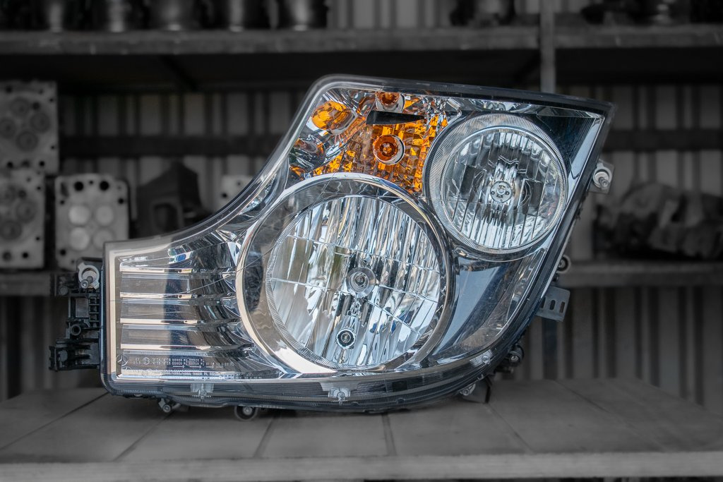 MERCEDES-BENZ FRONT LIGHT ACTROS MPIV EURO VI - DRIVER - Lumière/ Éclairage pour Camion: photos 1 MERCEDES-BENZ FRONT LIGHT ACTROS MPIV EURO VI - DRIVER - Lumière/ Éclairage pour Camion: photos 1