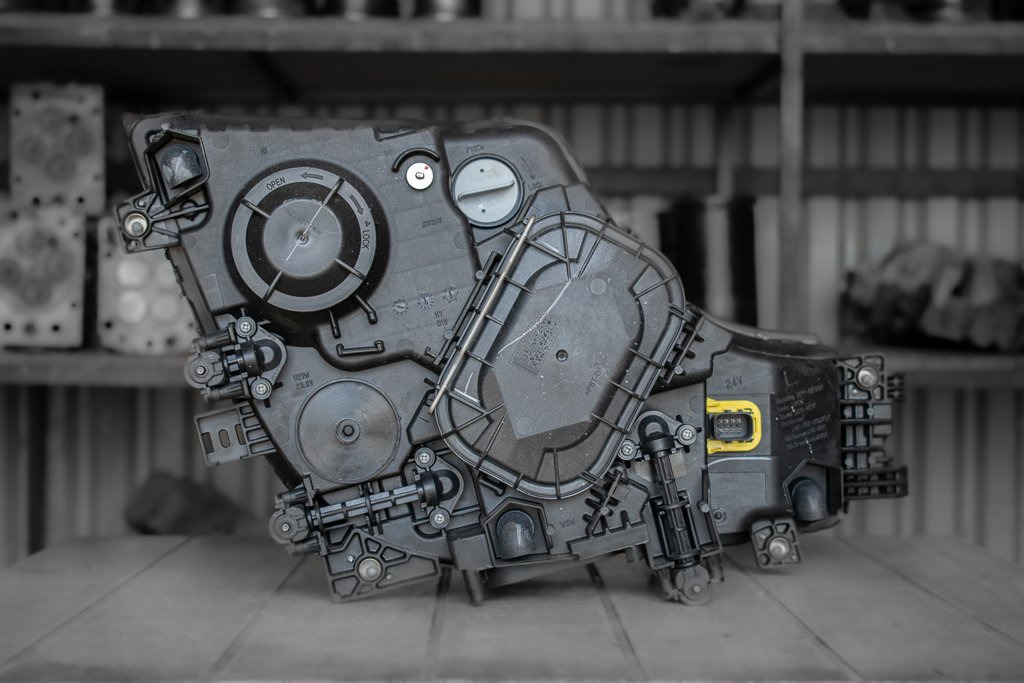 MERCEDES-BENZ FRONT LIGHT ACTROS MPIV EURO VI - DRIVER - Lumière/ Éclairage pour Camion: photos 2 MERCEDES-BENZ FRONT LIGHT ACTROS MPIV EURO VI - DRIVER - Lumière/ Éclairage pour Camion: photos 2