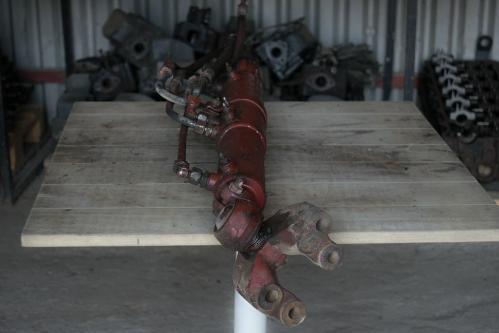 MERCEDES-BENZ SK HYDRAULIC STEERING BOTTLE - Vérin hydraulique pour Camion: photos 3 MERCEDES-BENZ SK HYDRAULIC STEERING BOTTLE - Vérin hydraulique pour Camion: photos 3