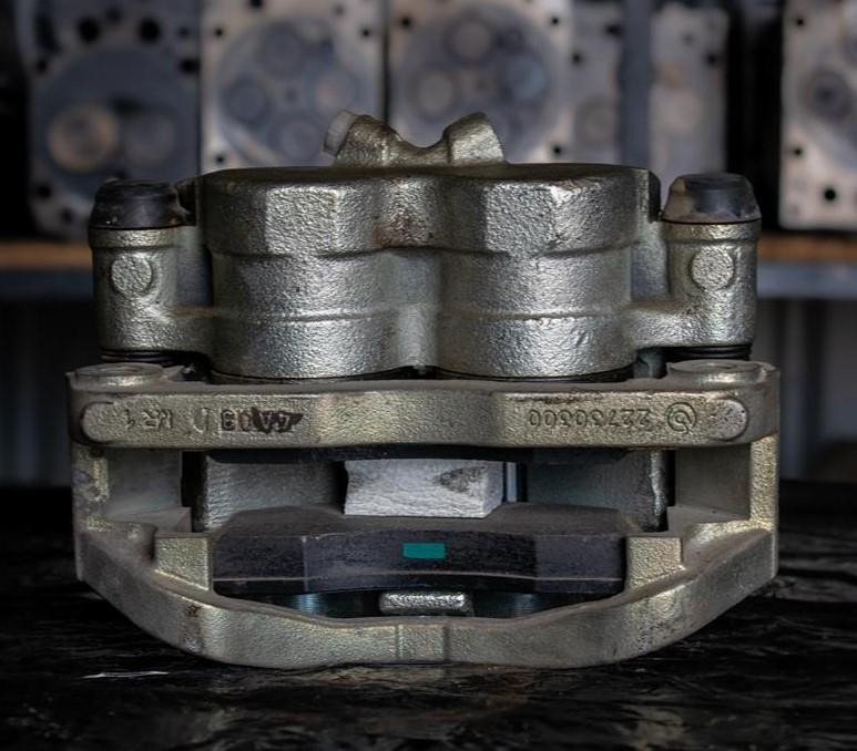 MERCEDES-BENZ SPRINTER 616 CDI - DOUBLE PISTON - PASSENGER - Étrier de frein pour Camion: photos 2 MERCEDES-BENZ SPRINTER 616 CDI - DOUBLE PISTON - PASSENGER - Étrier de frein pour Camion: photos 2