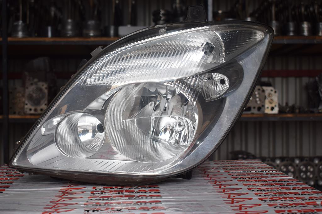 MERCEDES-BENZ SPRINTER 906 LEFT FRONT LIGHT - DRIVER - Lumière/ Éclairage pour Camion: photos 1 MERCEDES-BENZ SPRINTER 906 LEFT FRONT LIGHT - DRIVER - Lumière/ Éclairage pour Camion: photos 1