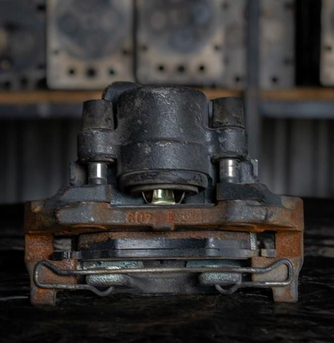 MERCEDES-BENZ SPRINTER OM601 - DIFFERENTIAL - PASSENGER - Étrier de frein pour Camion: photos 2 MERCEDES-BENZ SPRINTER OM601 - DIFFERENTIAL - PASSENGER - Étrier de frein pour Camion: photos 2
