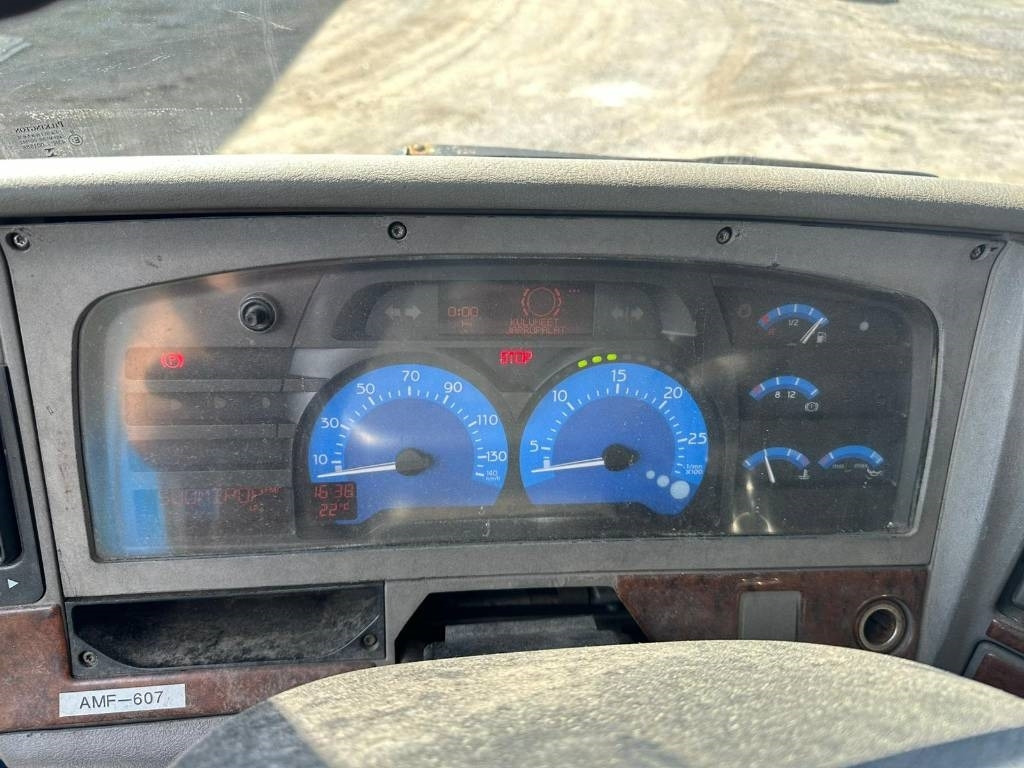 Camion grumier Sisu E11: photos 12 Camion grumier Sisu E11: photos 12