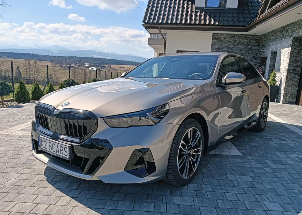 BMW Seria 5 - Voiture: photos 1 BMW Seria 5 - Voiture: photos 1