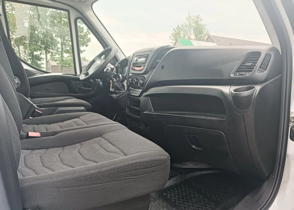 Iveco 35C13, 35C12, 35C14, 35C15 - Utilitaire benne: photos 4 Iveco 35C13, 35C12, 35C14, 35C15 - Utilitaire benne: photos 4