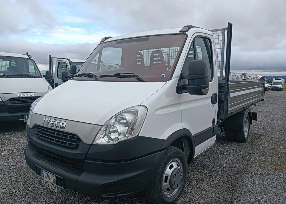 Iveco 35C13, 35C12 - Utilitaire benne: photos 3 Iveco 35C13, 35C12 - Utilitaire benne: photos 3