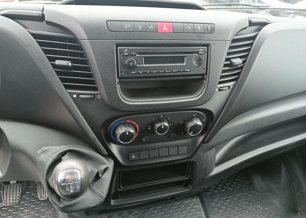 Iveco 35S14,35S13,35C13,35C12, - Fourgon utilitaire: photos 3 Iveco 35S14,35S13,35C13,35C12, - Fourgon utilitaire: photos 3