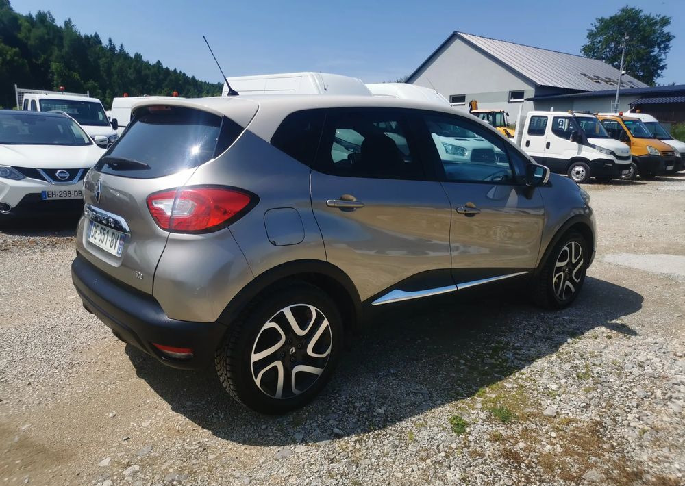 Renault Captur 0.9 Energy TCe Intens - SUV: photos 4 Renault Captur 0.9 Energy TCe Intens - SUV: photos 4