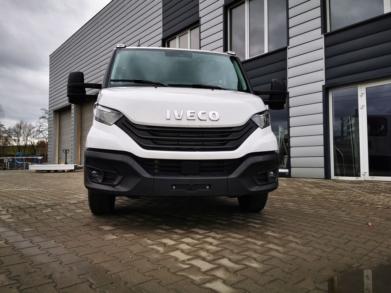 IVECO Daily 180KM r. oś 4100 - Utilitaire plateau: photos 3 IVECO Daily 180KM r. oś 4100 - Utilitaire plateau: photos 3