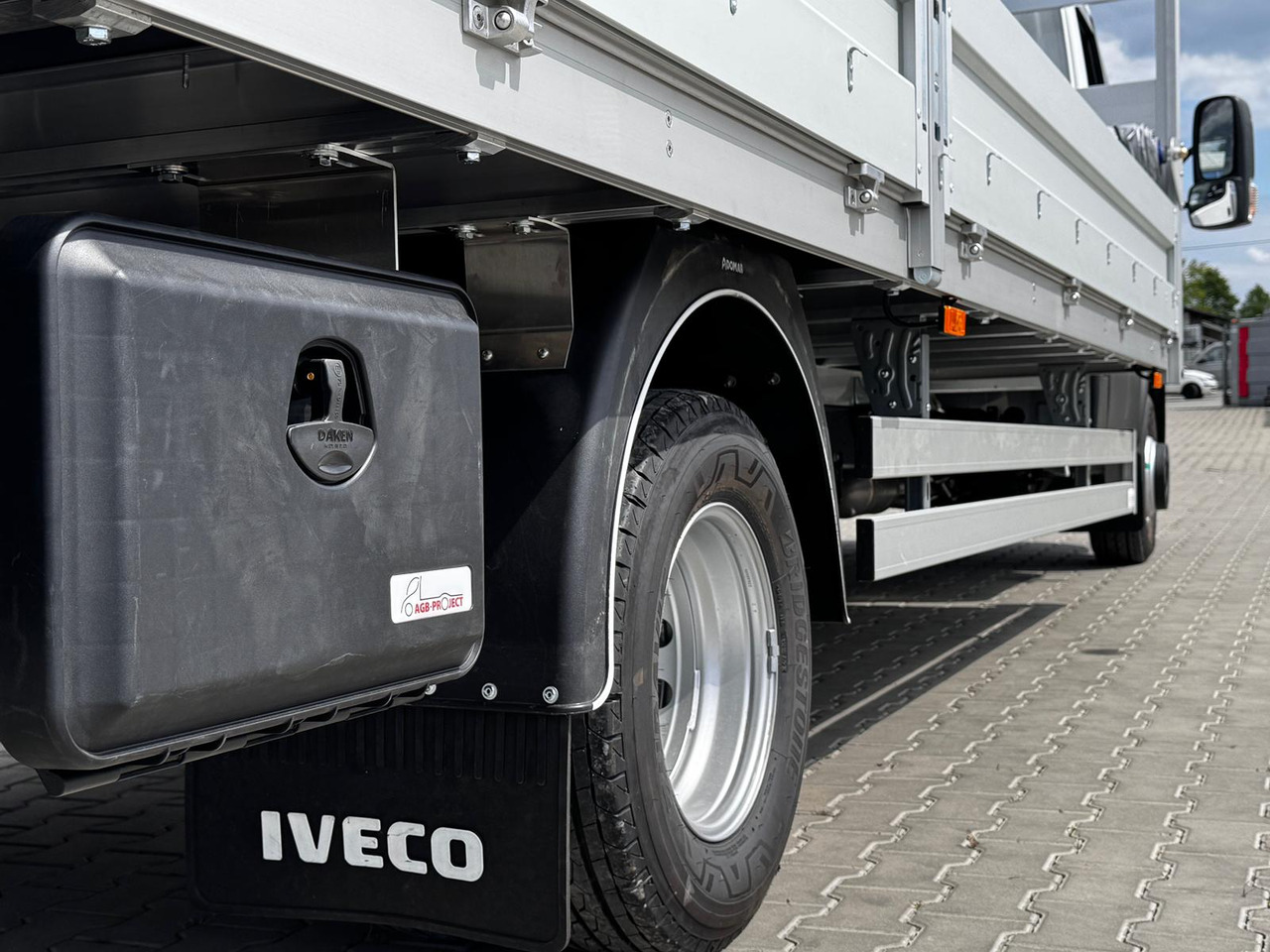 Camion plateau Iveco Daily 70C18: photos 10