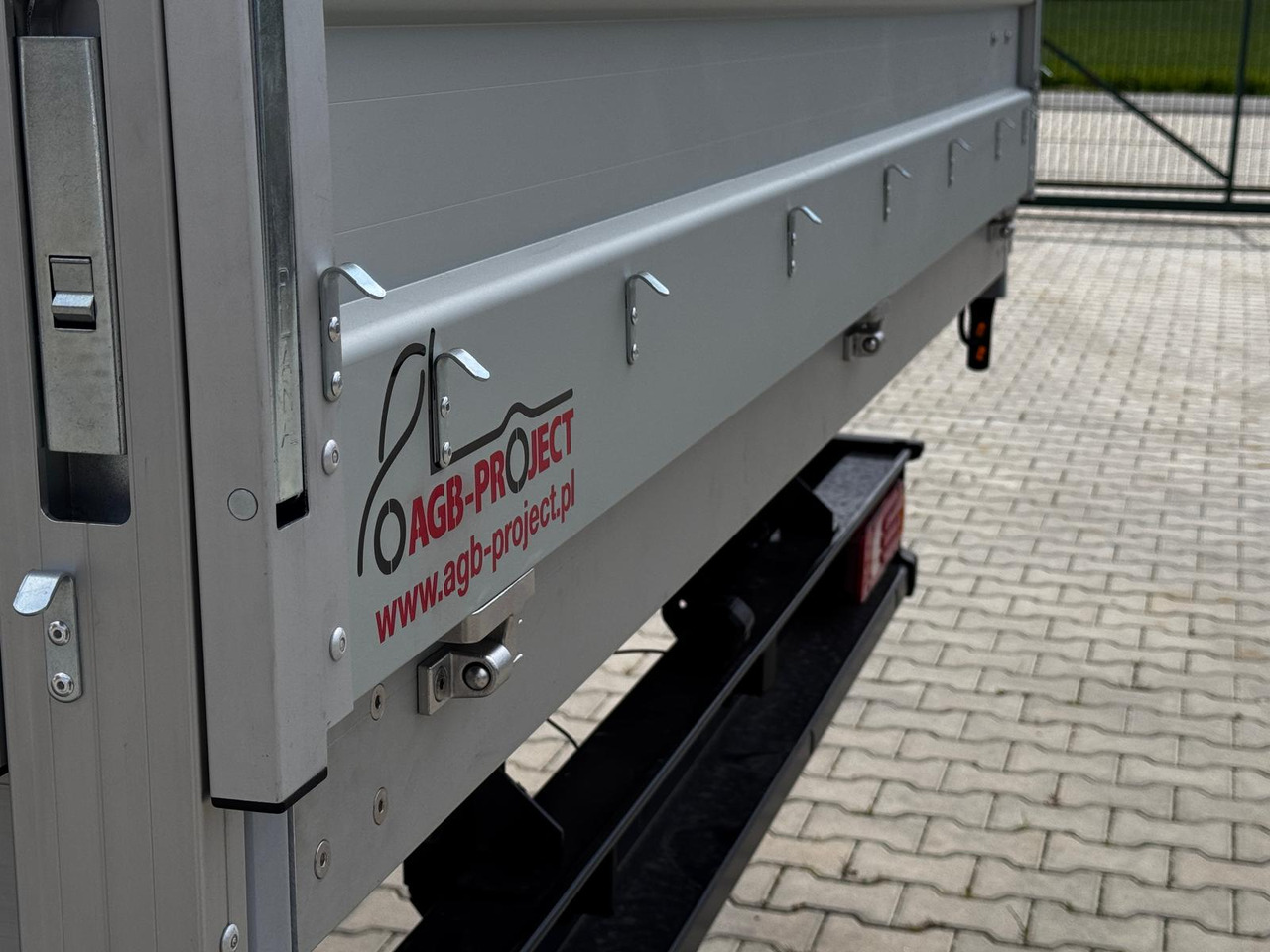 Camion plateau Iveco Daily 70C18: photos 16