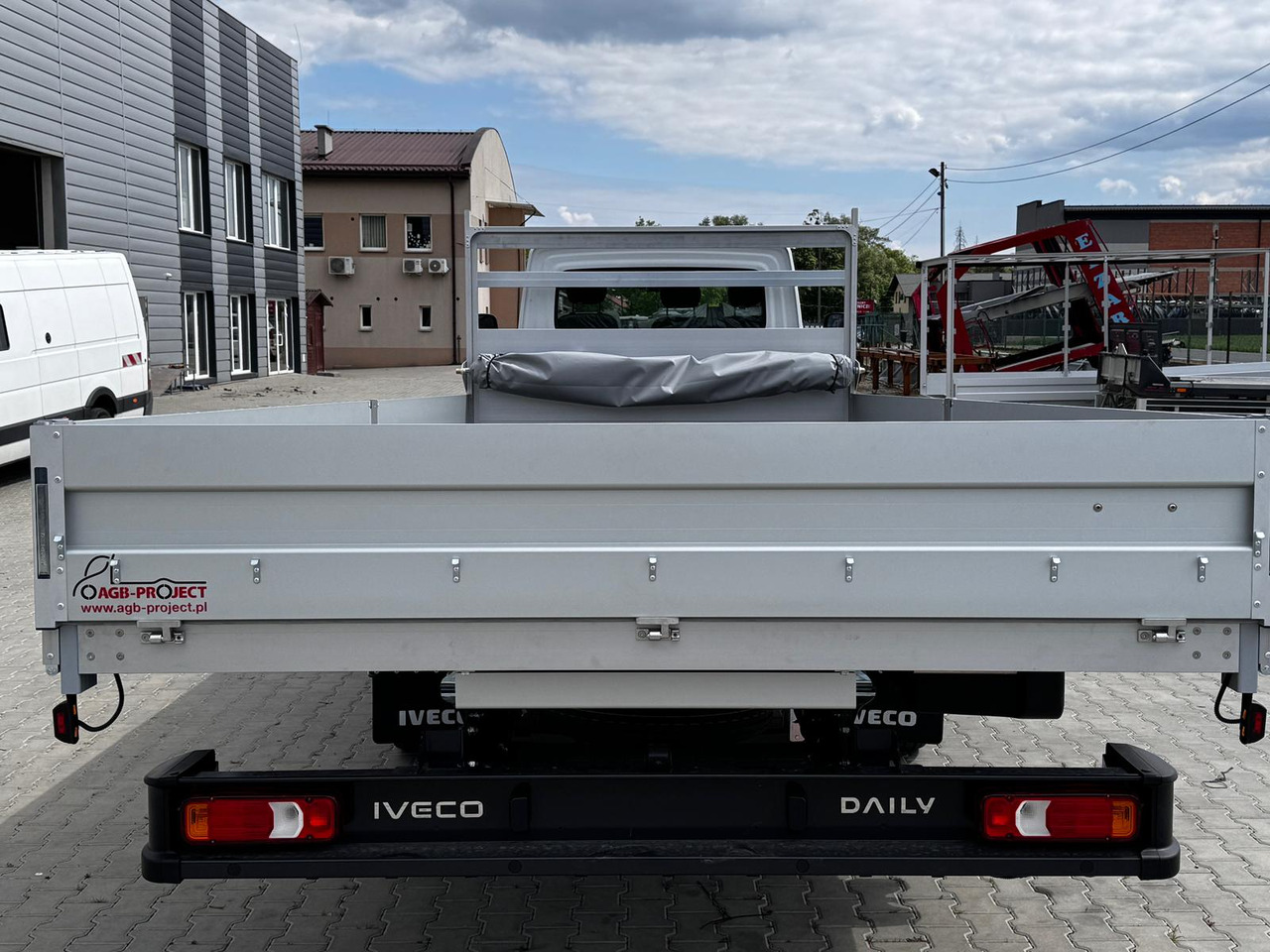 Iveco Daily 70C18 - Camion plateau: photos 3 Iveco Daily 70C18 - Camion plateau: photos 3