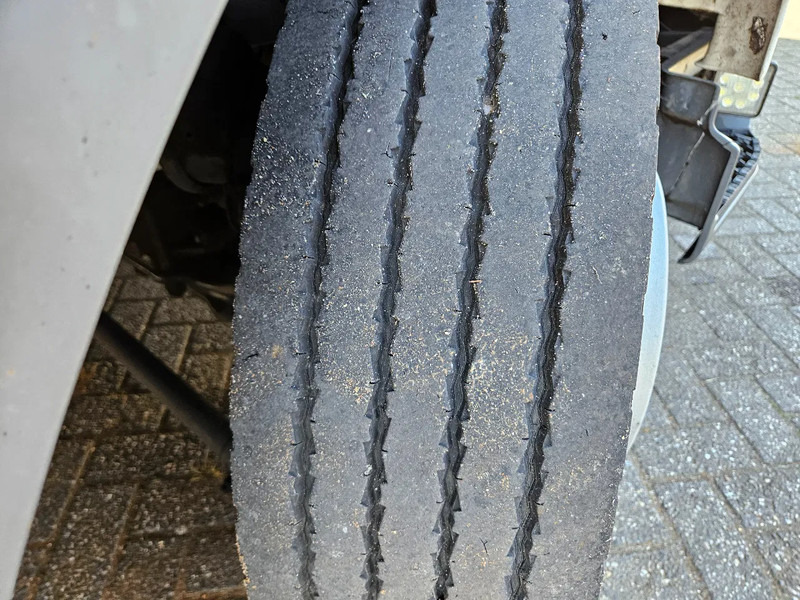 Camion frigorifique Renault Midlum 220 DXI Carrier Dhollandia Laadklep 170.000 Km: photos 20