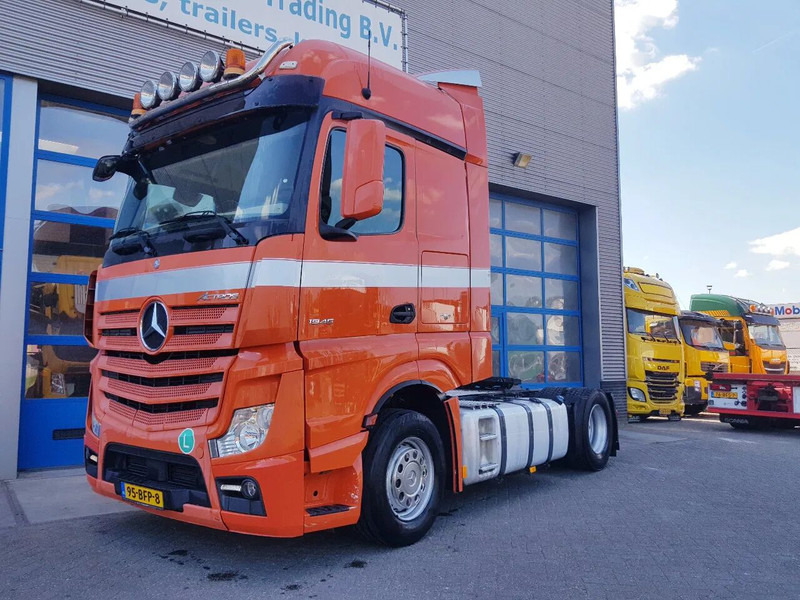 Mercedes-Benz Actros 1945 Double Tank New Apk TÜV - Tracteur routier: photos 1 Mercedes-Benz Actros 1945 Double Tank New Apk TÜV - Tracteur routier: photos 1