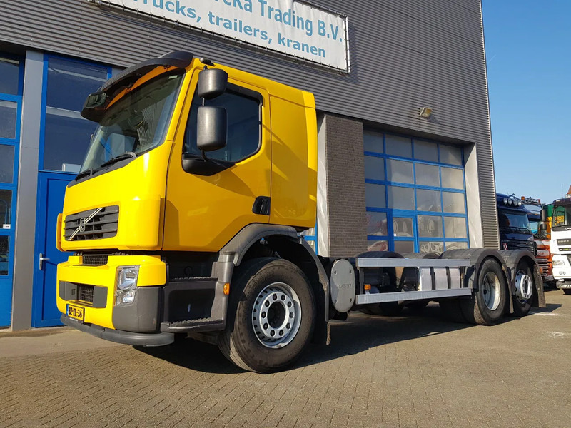 Volvo FE 300 EEV 6X2 Retarder Pto 234.000 KM - Châssis cabine: photos 1 Volvo FE 300 EEV 6X2 Retarder Pto 234.000 KM - Châssis cabine: photos 1