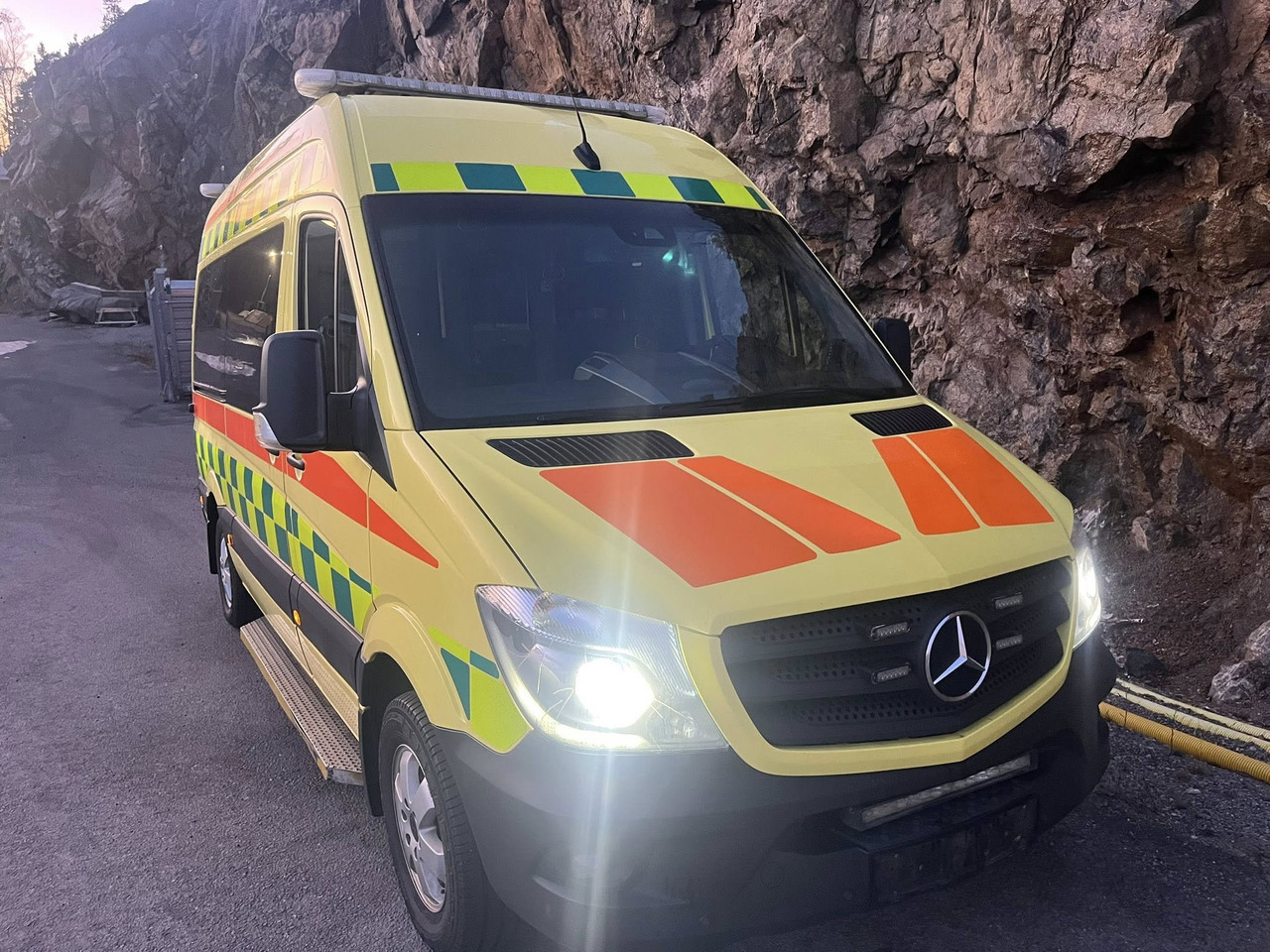 MERCEDES-BENZ Sprinter 319 - Light AMBULANCE / shvydka dopomo - RESERVERAD !! - Ambulance: photos 2 MERCEDES-BENZ Sprinter 319 - Light AMBULANCE / shvydka dopomo - RESERVERAD !! - Ambulance: photos 2