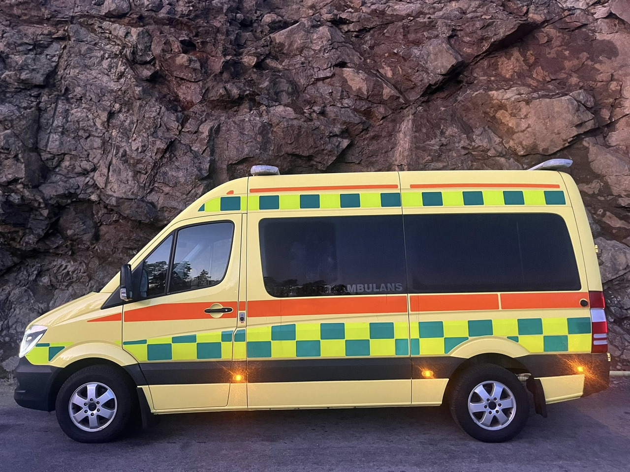 MERCEDES-BENZ Sprinter 319 - Light AMBULANCE / shvydka dopomo - RESERVERAD !! - Ambulance: photos 4 MERCEDES-BENZ Sprinter 319 - Light AMBULANCE / shvydka dopomo - RESERVERAD !! - Ambulance: photos 4