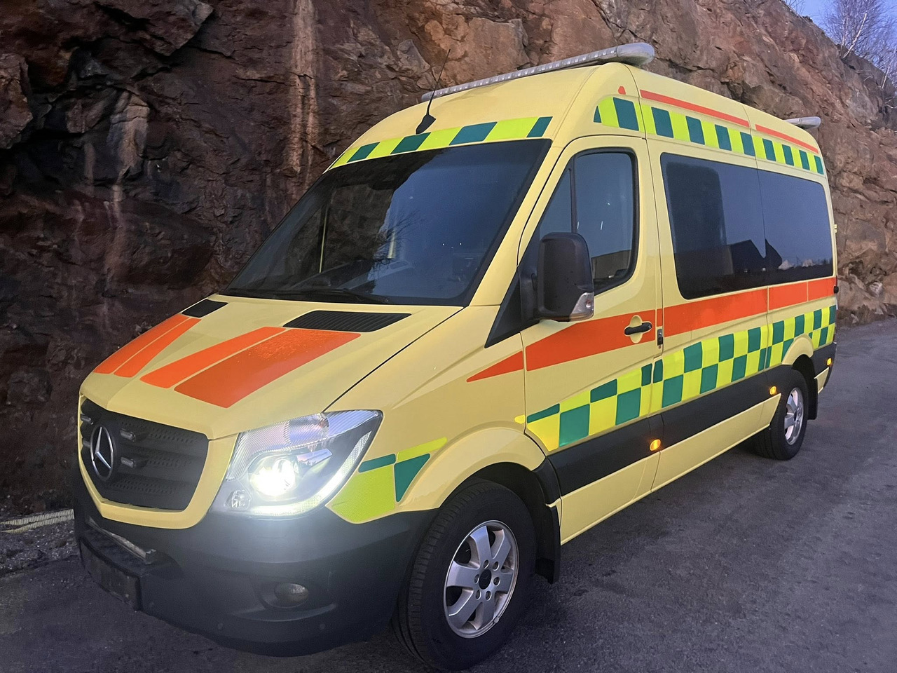 MERCEDES-BENZ Sprinter 319 - Light AMBULANCE / shvydka dopomo - RESERVERAD !! - Ambulance: photos 1 MERCEDES-BENZ Sprinter 319 - Light AMBULANCE / shvydka dopomo - RESERVERAD !! - Ambulance: photos 1
