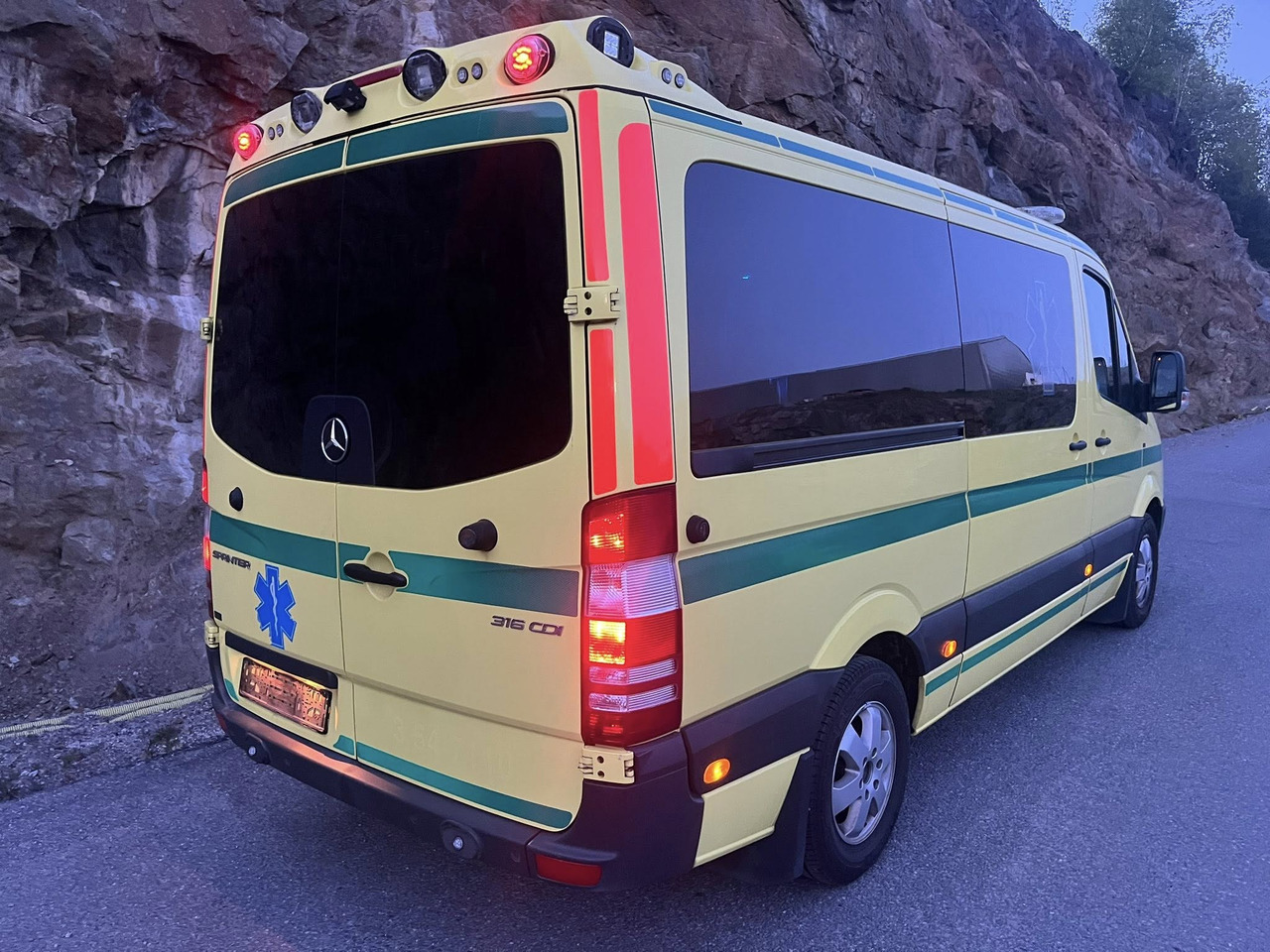 Mercedes-Benz Sprinter 316 - 2 stretcher AMBULANCE - RESERERAD !! - Ambulance: photos 3 Mercedes-Benz Sprinter 316 - 2 stretcher AMBULANCE - RESERERAD !! - Ambulance: photos 3