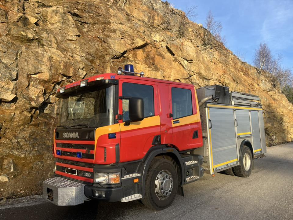 SCANIA P94GB 4x2 NZ310 - Fire engine - RESERVERAD !! - Camion de pompier: photos 2 SCANIA P94GB 4x2 NZ310 - Fire engine - RESERVERAD !! - Camion de pompier: photos 2