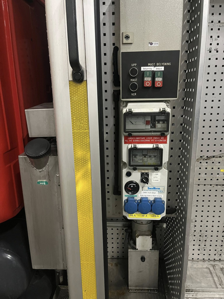 SCANIA P94GB 4x2 NZ310 - Fire engine - Camion de pompier: photos 5 SCANIA P94GB 4x2 NZ310 - Fire engine - Camion de pompier: photos 5