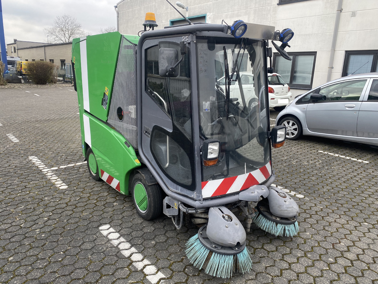 TENNANT Green Machines 500 ZE electric 500 ZE - Balayeuse de voirie: photos 2 TENNANT Green Machines 500 ZE electric 500 ZE - Balayeuse de voirie: photos 2