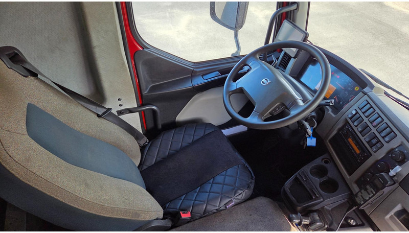 Remorqueuse Volvo FL250 4X2: photos 11