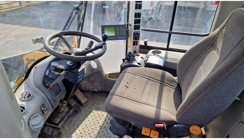 Chargeuse sur pneus Volvo L90F: photos 10