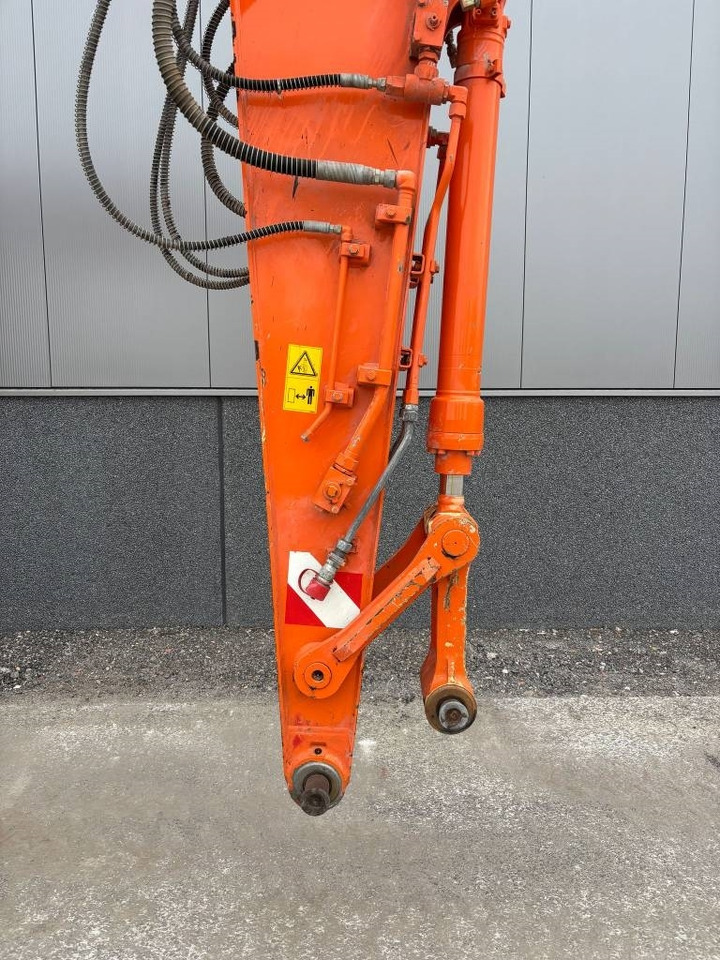 Pelle sur pneus Hitachi ZX 140 W-5B: photos 7