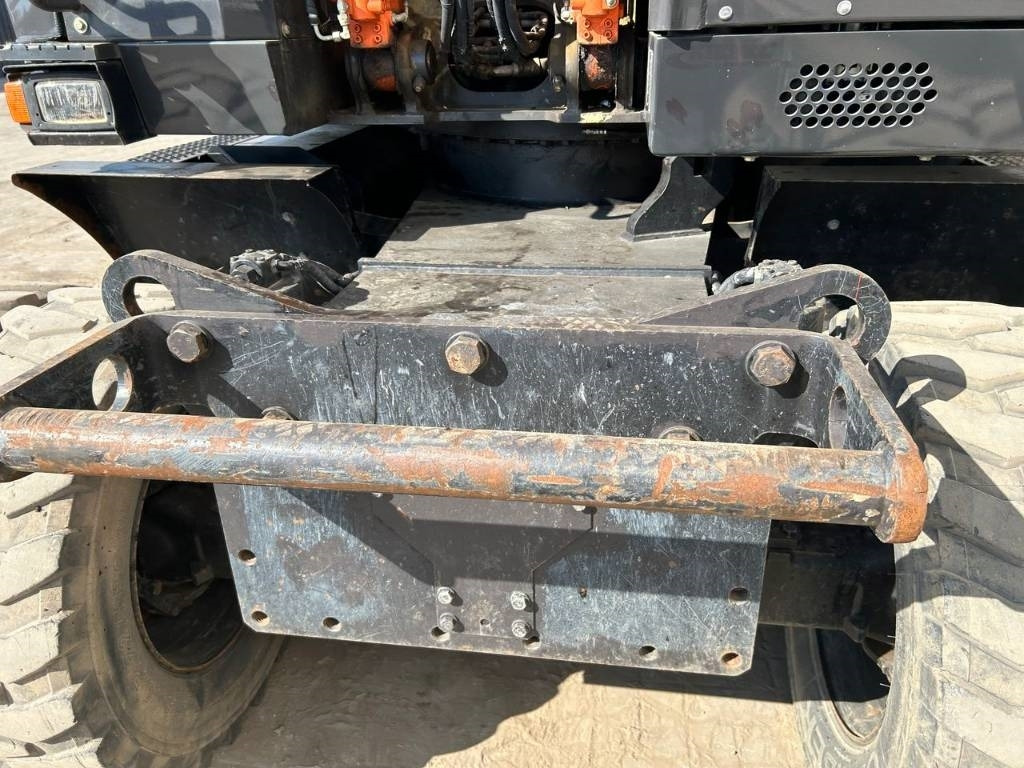 Pelle sur pneus Hitachi ZX 140 W-5B: photos 40
