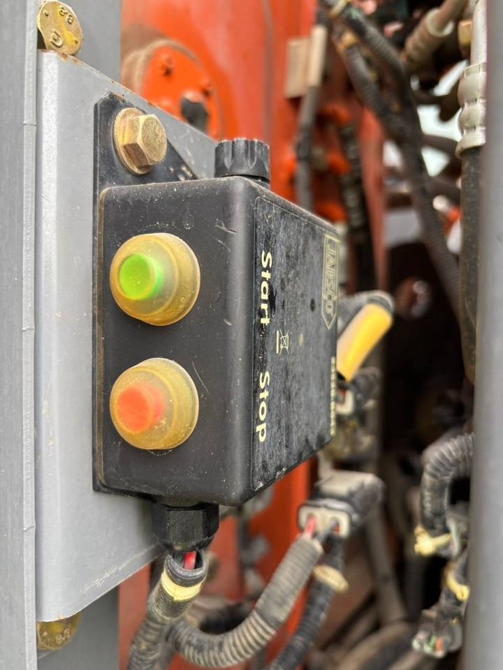 Pelle sur pneus Hitachi ZX 140 W-5B: photos 21