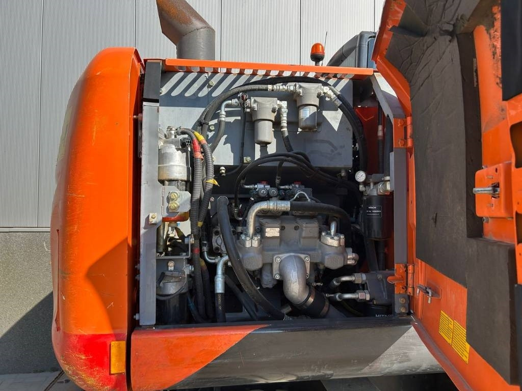 Pelle sur pneus Hitachi ZX 140 W-5B: photos 27