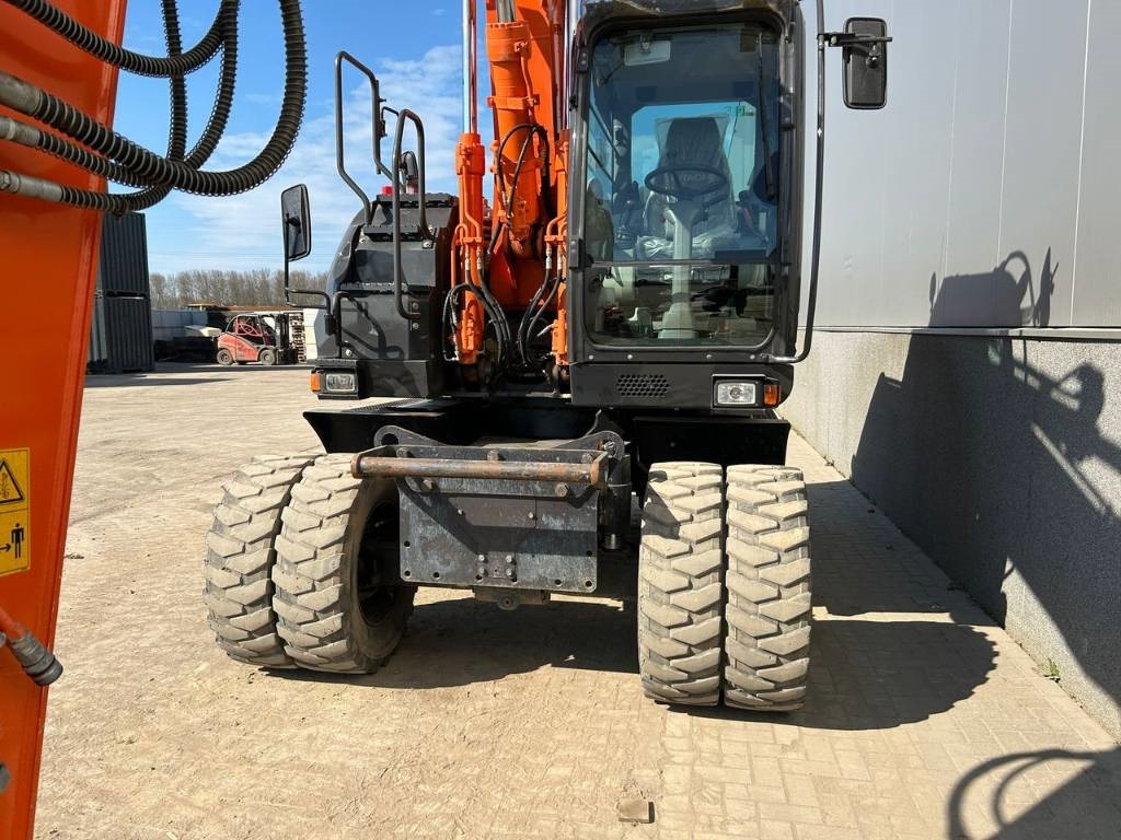 Pelle sur pneus Hitachi ZX 140 W-5B: photos 8