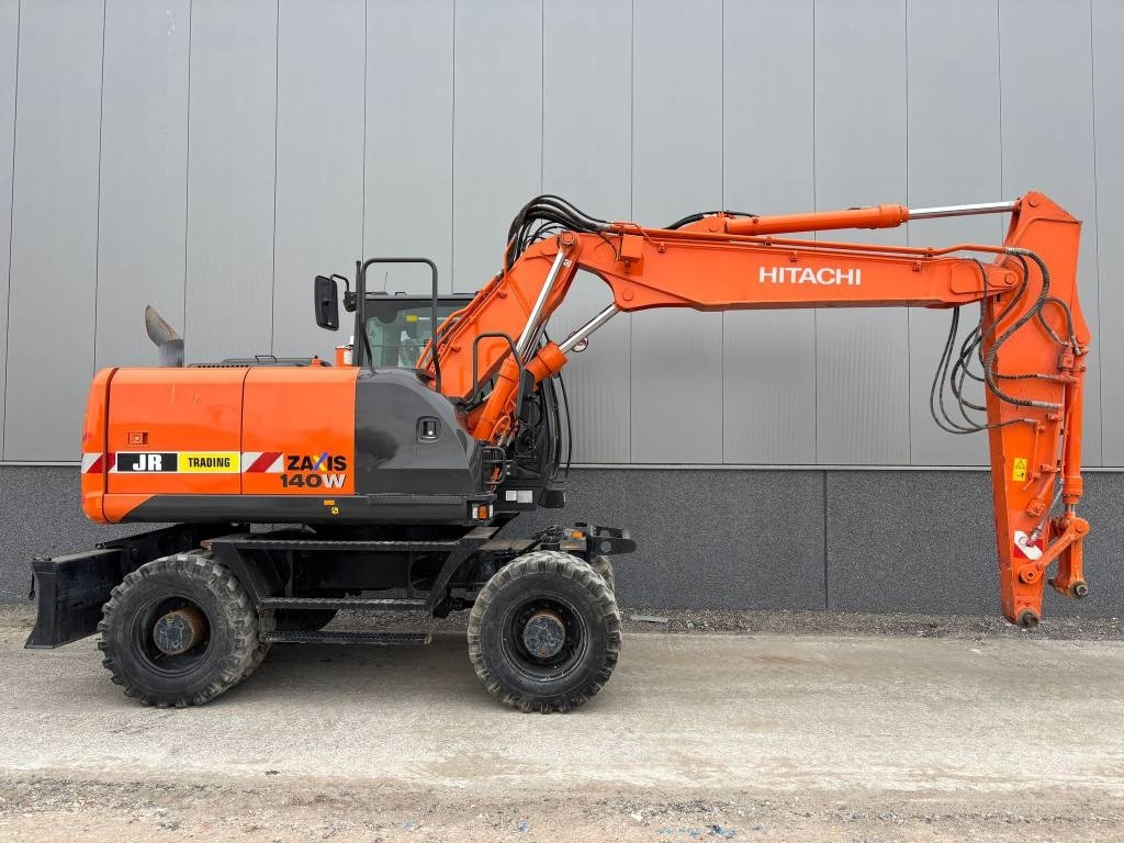 Pelle sur pneus Hitachi ZX 140 W-5B: photos 6