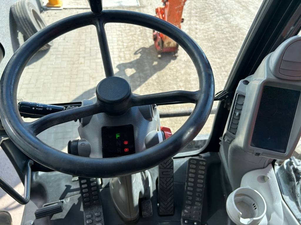 Pelle sur pneus Hitachi ZX 140 W-5B: photos 16