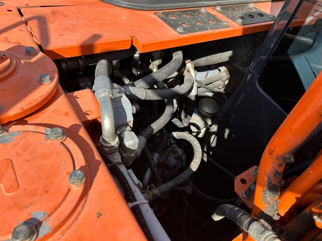 Pelle sur pneus Hitachi ZX 140 W-5B: photos 26