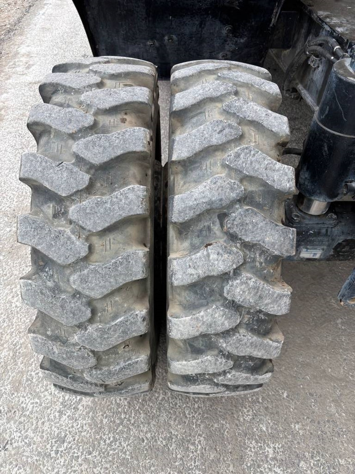 Pelle sur pneus Hitachi ZX 140 W-5B: photos 23