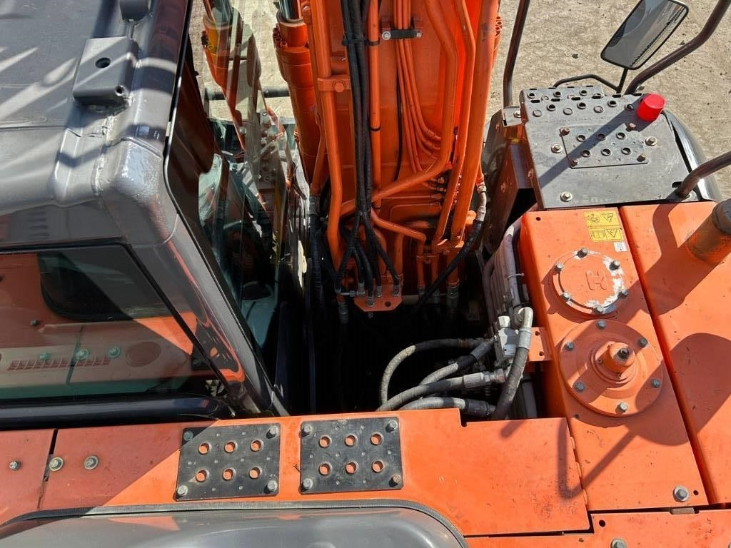 Pelle sur pneus Hitachi ZX 140 W-5B: photos 32