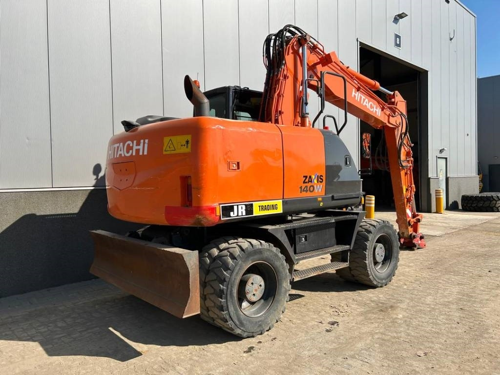 Hitachi ZX 140 W-5B - Pelle sur pneus: photos 4 Hitachi ZX 140 W-5B - Pelle sur pneus: photos 4