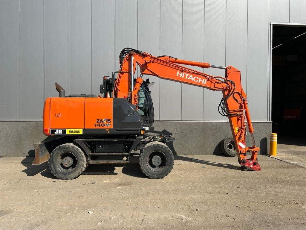 Hitachi ZX 140 W-5B - Pelle sur pneus: photos 5 Hitachi ZX 140 W-5B - Pelle sur pneus: photos 5