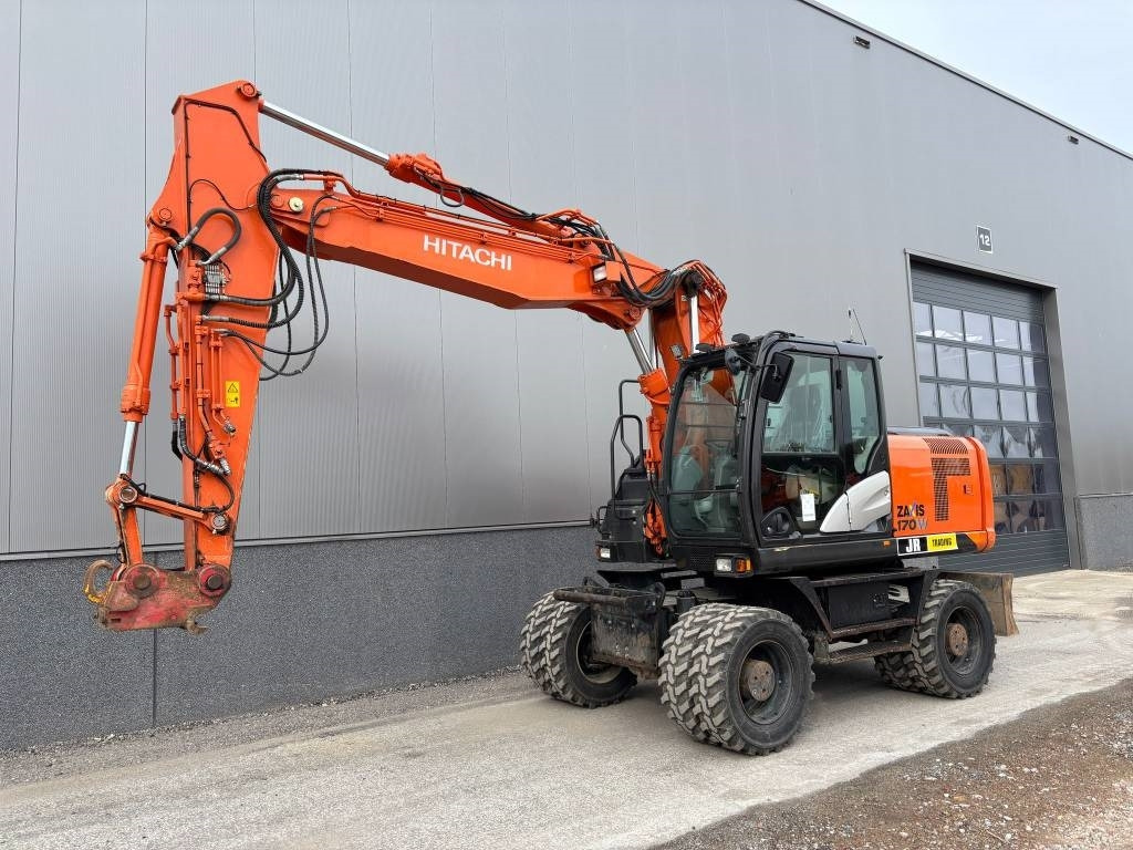 Hitachi ZX 170 W-5 B (low hours/new tires) - Pelle sur pneus: photos 2 Hitachi ZX 170 W-5 B (low hours/new tires) - Pelle sur pneus: photos 2